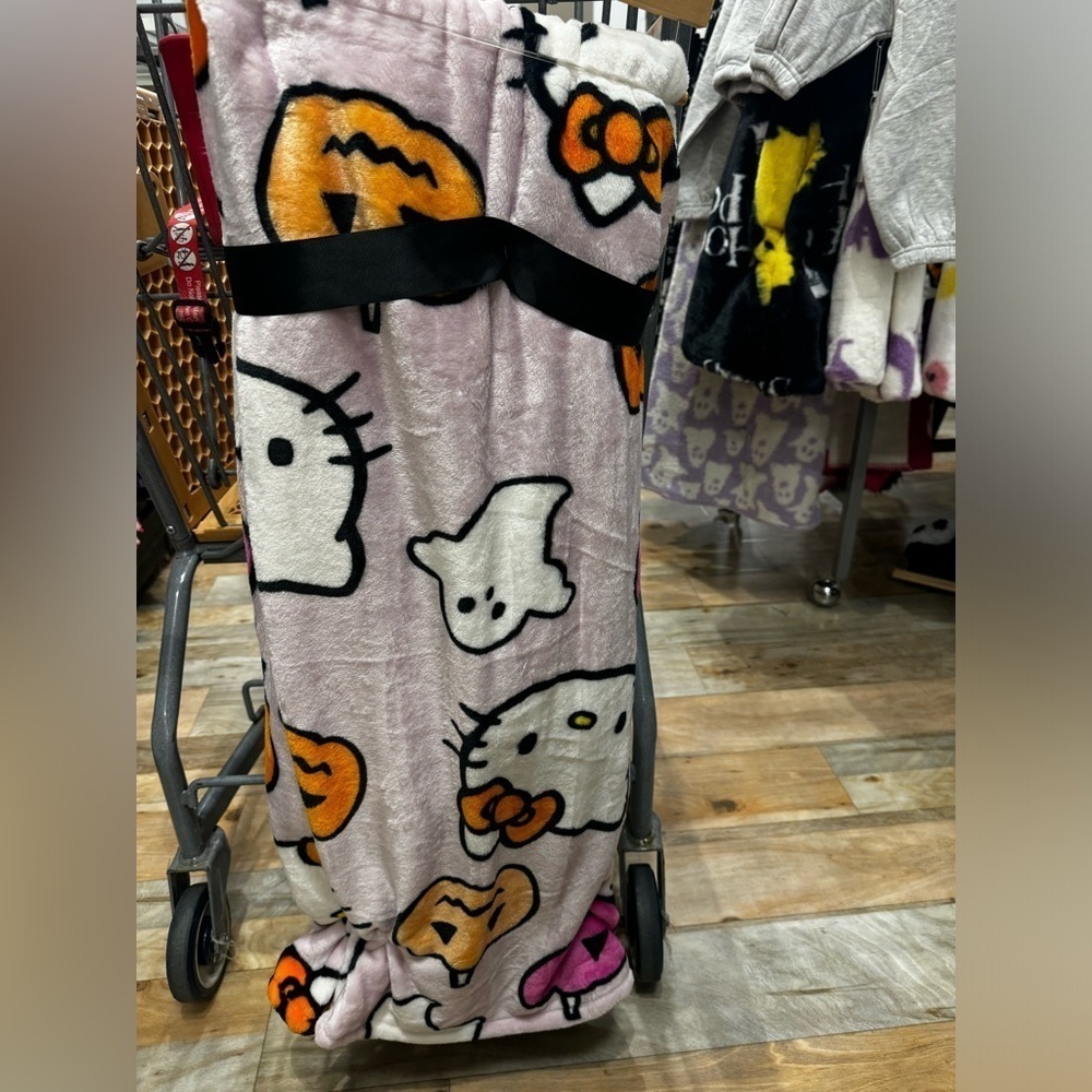 Hello Kitty Halloween Pink Ghost & Pumpkin Blanket - Picture 2 of 4